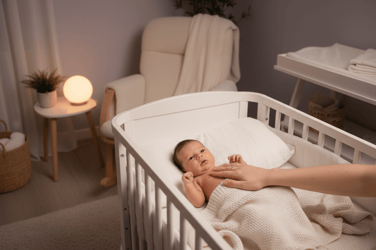 😢⏳ Pourquoi bébé se réveille en pleurant au bout de 30 minutes ? Le mystère du premier cycle