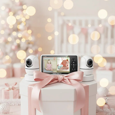 Babyphone vidéo luxe sur cadeau, fond de chambre bébé décorée, ambiance Noël