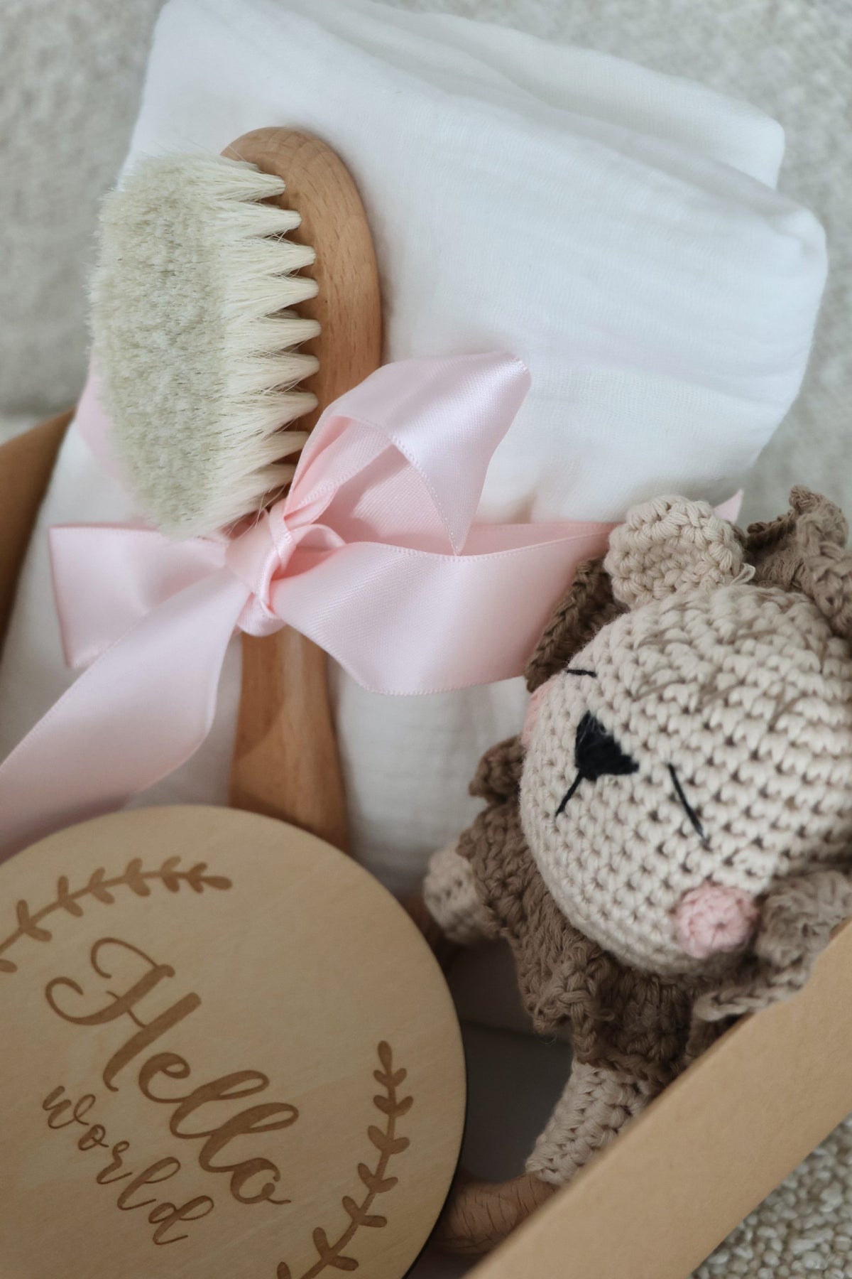 Détail des articles du coffret naissance Lion Little Loua