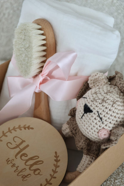 Détail des articles du coffret naissance Lion Little Loua