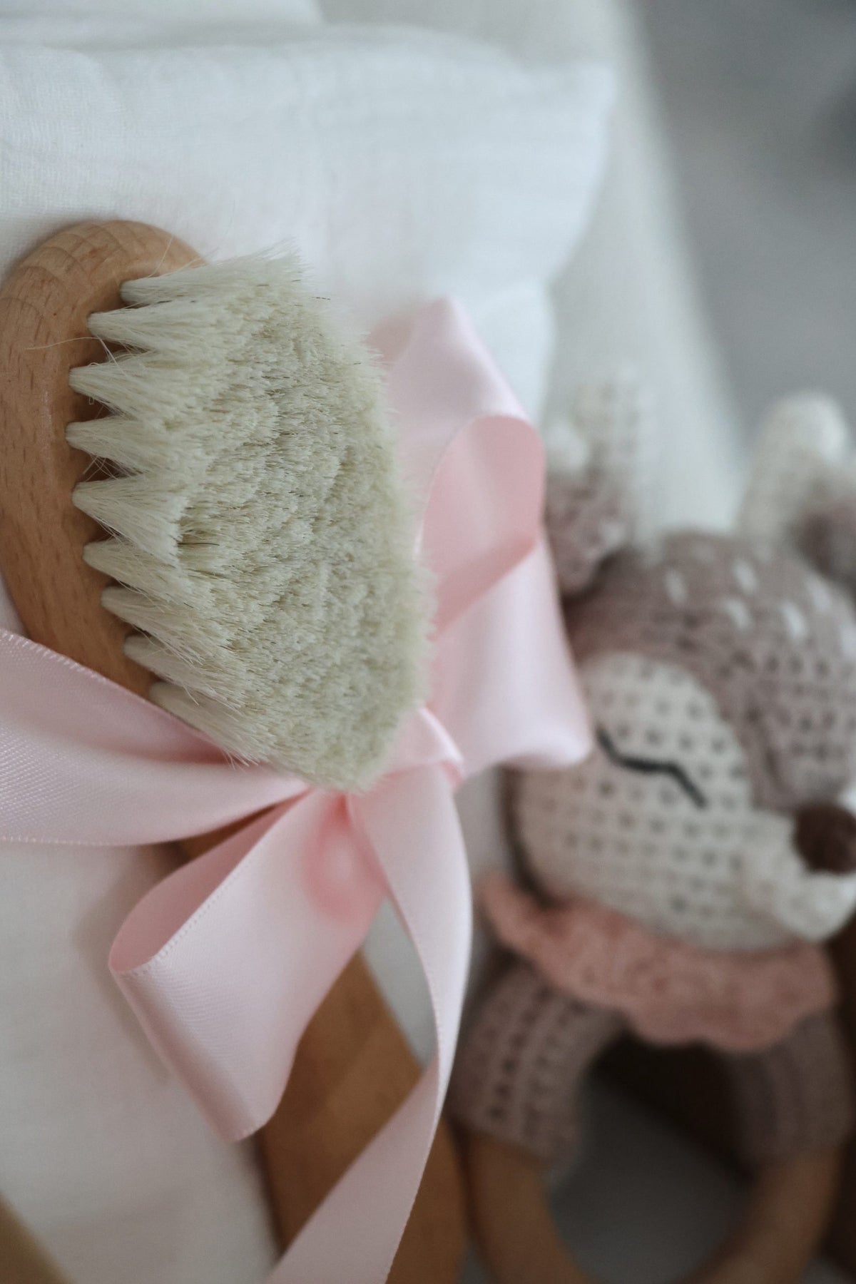 Détail du coffret cadeau Faon Little Loua pour bébé