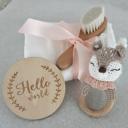 Coffret cadeau de naissance Faon et son hochet au crochet