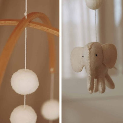 Éléments cousus à la main du mobile bébé artisanal Éléphants