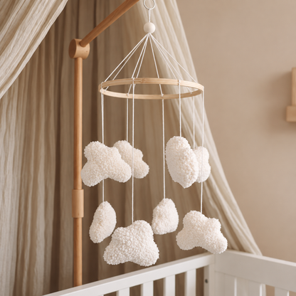 Vue d’ensemble du mobile bébé Nuages bouclés blanc fait main