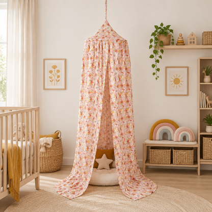 Chambre naturelle avec ciel de lit bébé Jardin fleuri rose et arcs-en-ciel pastel