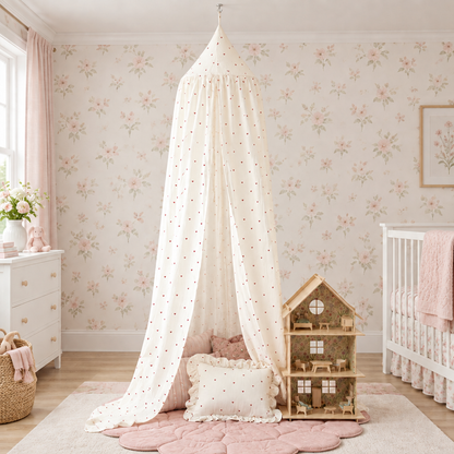 Ciel de lit bébé Sweet Hearts sans volant dans une chambre rose poudré