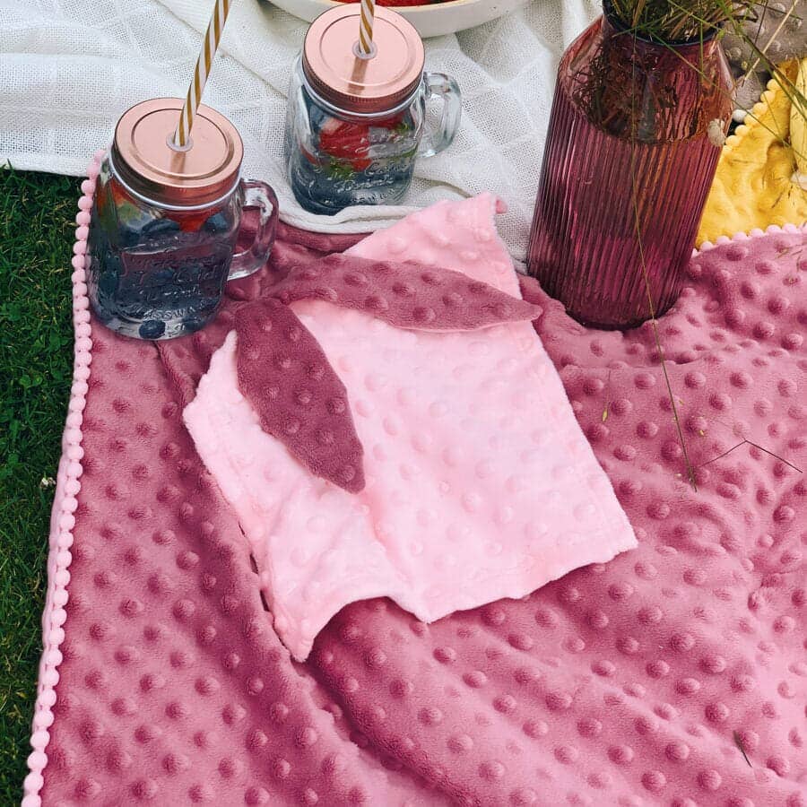 🧸 Couverture Double Face Bébé avec Oreilles de Lapin – Rose Poudré BÉBÉ Familyfirstbaby