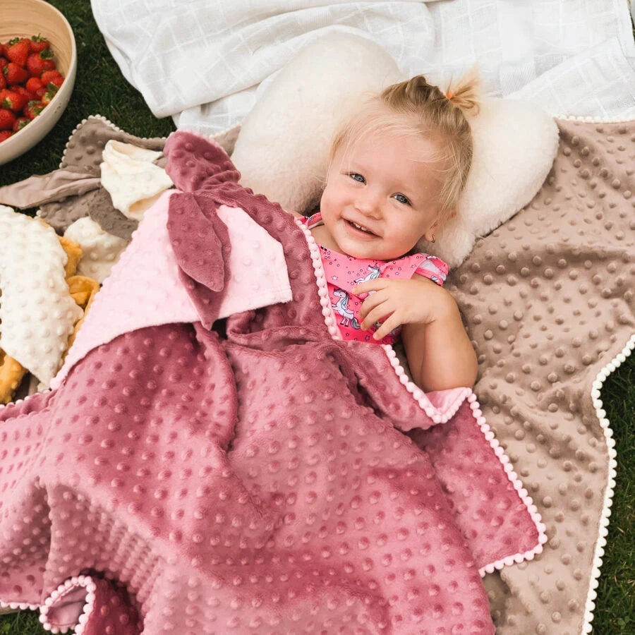 🧸 Couverture Double Face Bébé avec Oreilles de Lapin – Rose Poudré BÉBÉ Familyfirstbaby
