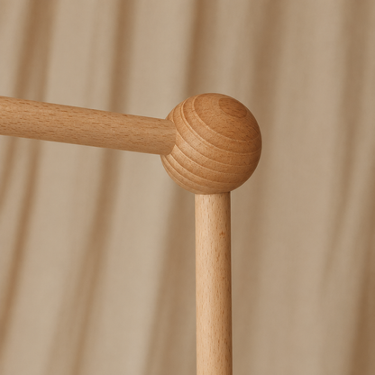 Bras fixe en bois pour mobile bébé – détail de la jonction en bois