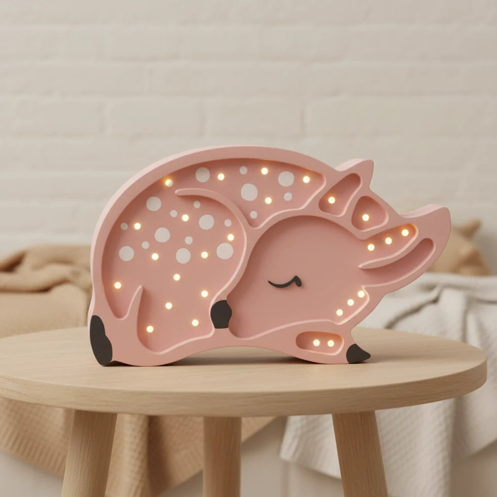 Veilleuse bébé Faon allumée diffusant une lumière blanc chaud