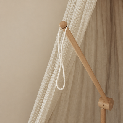 Bras articulé en bois pour mobile bébé – détail de la boucle et du support