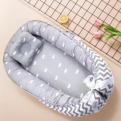 reducteur de lit gris avec couronne
