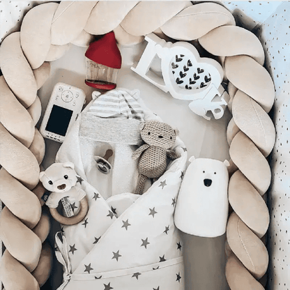 TRESSE DE LIT BEBE | ATTRAPE CÂLIN - Familyfirstbaby