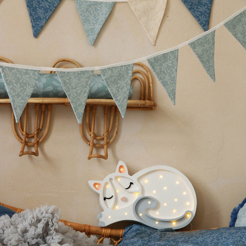Veilleuse bébé Chat en bois dans une chambre douce