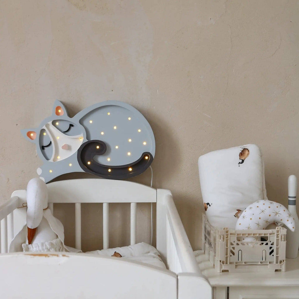Veilleuse bébé Chat en bois dans une chambre enfant