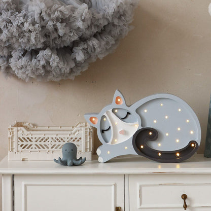 Veilleuse bébé Chat en bois dans un décor enfant